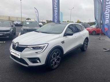 Voir le détail de l'offre de cette RENAULT Arkana 1.6 E-Tech 145ch Intens -21B de 2022 en vente à partir de 21 299 € 