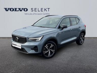 Voir le détail de l'offre de cette VOLVO XC40 B4 197ch R-Design DCT 7 de 2022 en vente à partir de 371.65 €  / mois