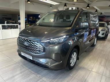 Voir le détail de l'offre de cette FORD Transit Custom Fg 320 L1H1 Electrique 160 kW 218ch Limited de 2025 en vente à partir de 47 990 €